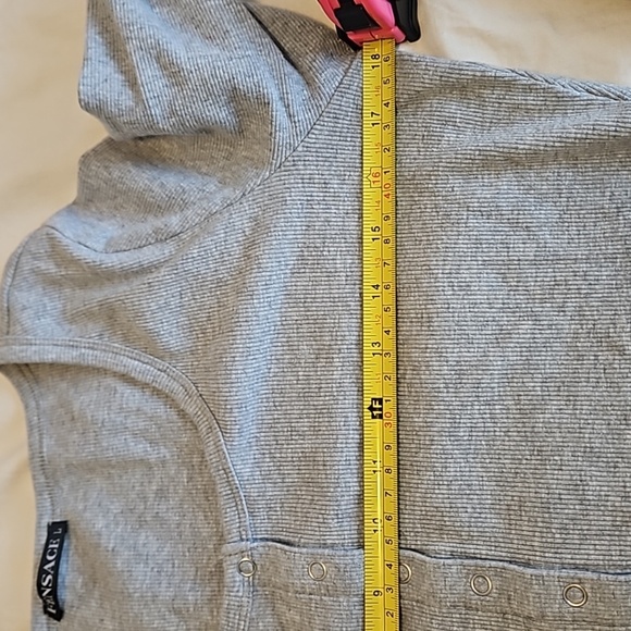 Gray Long Sleeve Crop Top Size L - Picture 3 of 6